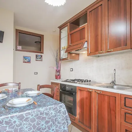 2 Bedroom Amazing In S, M, Di Castellabate