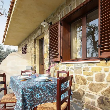 2 Bedroom Amazing In S, M, Di Holiday home